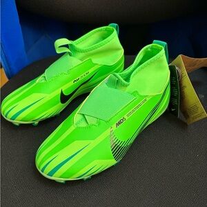 New- Nike Kids' Mercurial Zoom Superfly 9 Academy FG Cleat Green/Black 3.5Y